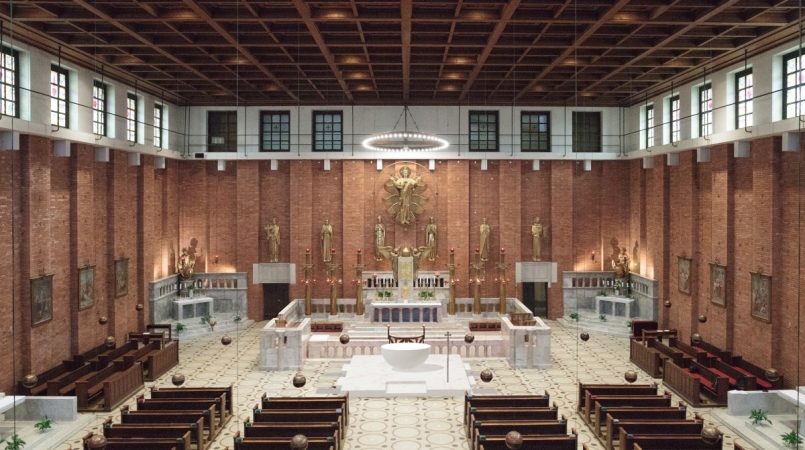 Nový oltář v Plečnikově kostele