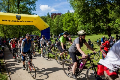 Přes kopec na Hradec