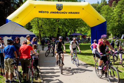 Přes kopec na Hradec