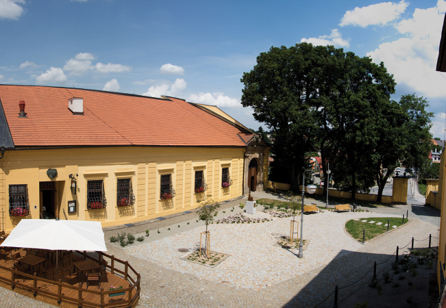 Hodiny, hodinky a hrací strojky na zámku v Polné