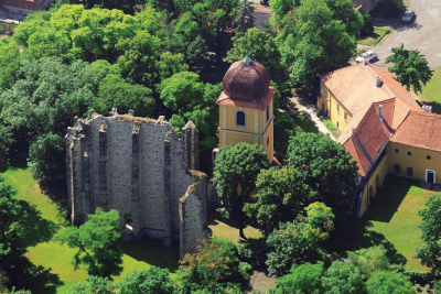 Letecký snímek torza chrámu