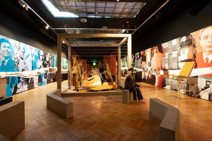 Technika v diktaturách