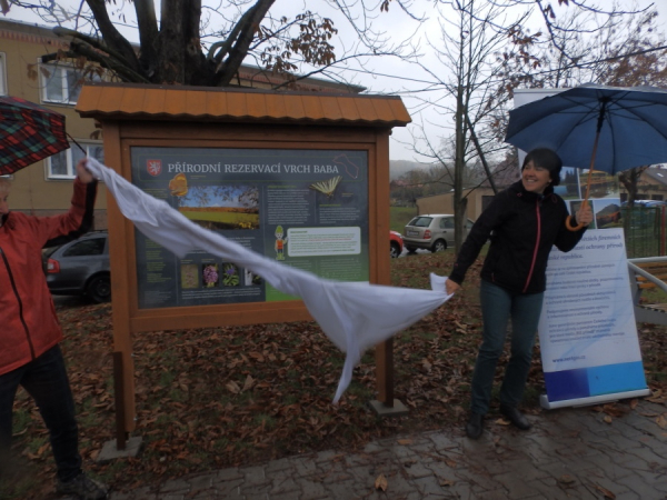 Naučná stezka přes sopečné komíny Baba a Dědek