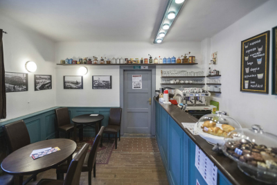 Příjemné posezení nabízí kavárna Továrna