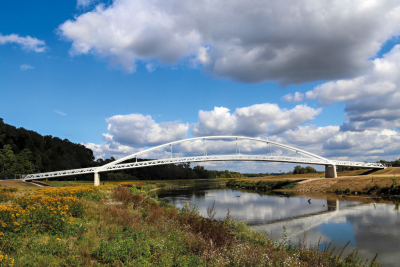 Lávka přes řeku Moravu