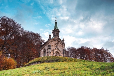 Riedelova hrobka v Desné