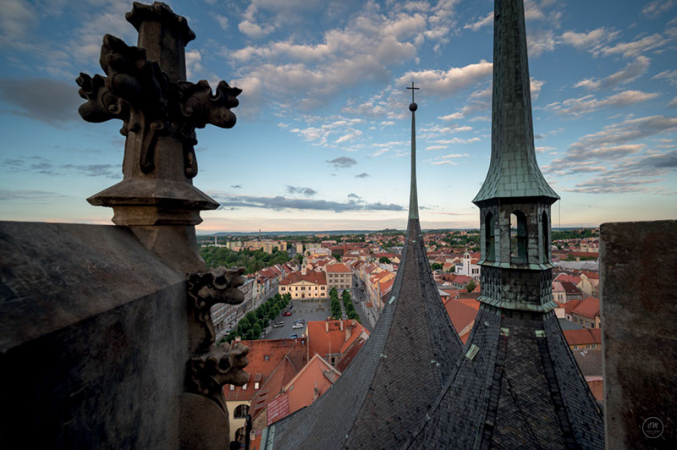 Pohled z věže  chrámu sv. Mikuláše