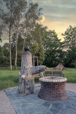 Pramen v nemocniční 
zahradě