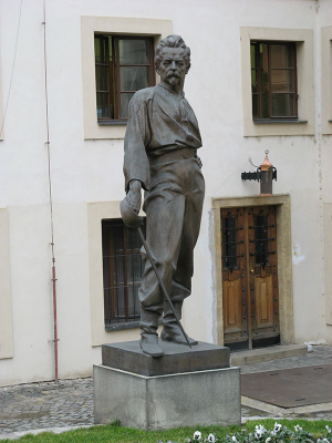 Socha Miroslava Tyrše na nádvoří Tyršova domu, 1926