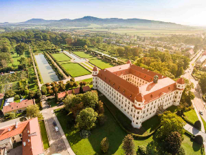 Zámek 1 - autor flypix.cz