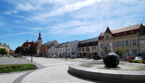 nám. Dr. E. Beneše, autor Milan Caha