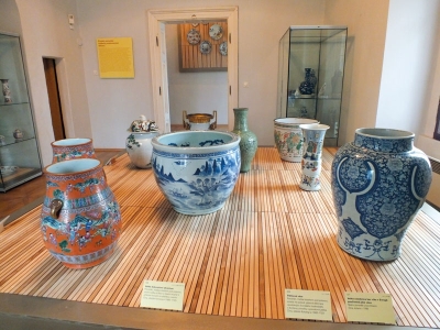 Japonský a čínský porcelán v expozici muzea