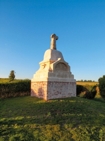 Pomník u Crécy­‑en­‑Ponthieu,  údajné místo smrti Jana Lucemburského