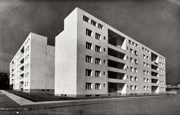 Josef Polášek, obecní domy se sociálními byty v Brně­‑Husovicích, 1930–1931