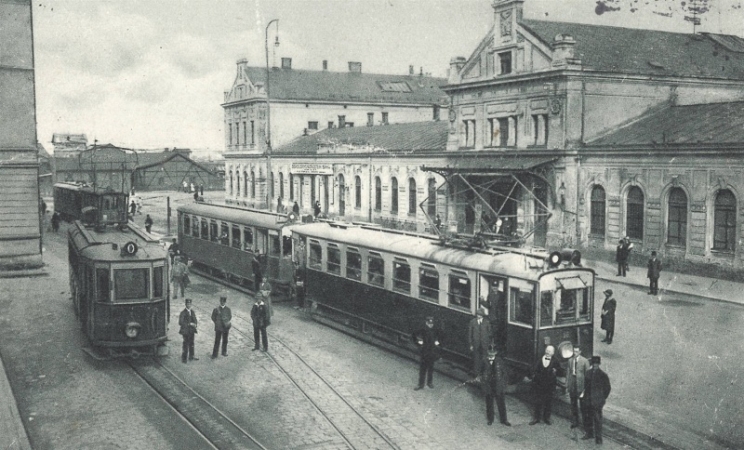 Tramvaj před bohumínským nádražím (kolem r. 1920)