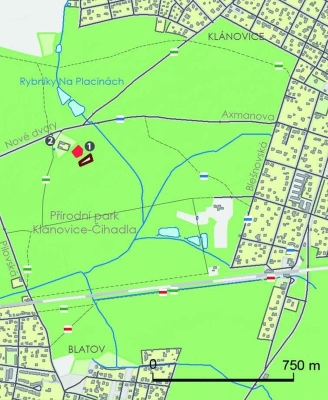 Mapa území mezi Klánovicemi a Újezdem nad Lesy s vyznačením polohy zaniklé tvrze Slavětice. 1 – tvrziště Slavětice; 2 – usedlost Nové Dvory. Podle J. Hasila