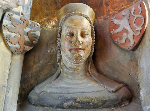 Busta Elišky Přemyslovny, triforium svatovítské katedrály