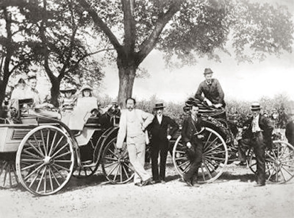 Karl Benz a Theodor Liebieg v roce 1894 na cestě z Mannheimu do Gernsheimu (1894)