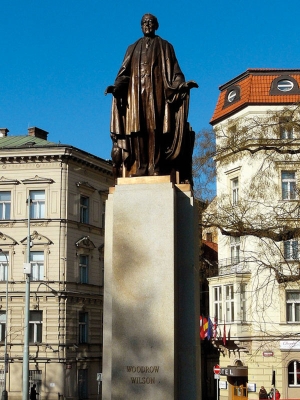 Pomník Woodrowa Wilsona 
před pražským Hlavním nádražím