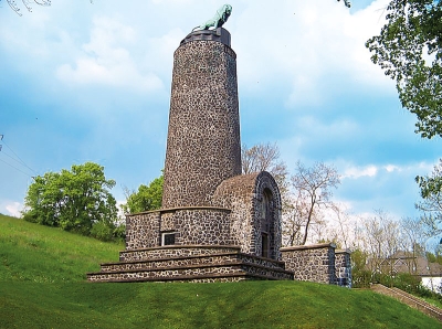 Rakouský pomník obětí bitvy u Chlumce