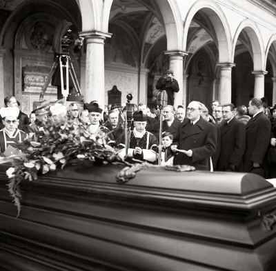 Momentka z pohřbu Karla Čapka
