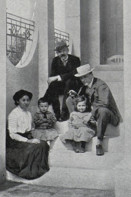 Otec Karel Jan Hora (vpravo) s rodinou a Aloisem Svojsíkem, Český svět 1909–1910