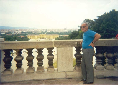 Historik Erik Polák při návštěvě Vídně v roce 1993.