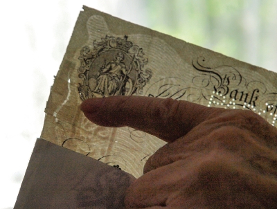 Counterfeit money was recognizable just through this perforation
