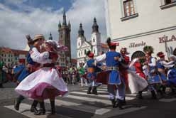 V Klatovech tancují folklorní soubory z celého světa