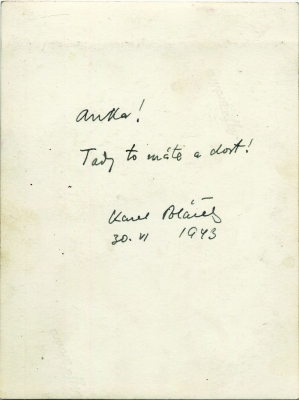Foto KP s venovaním
A. Vlkové pred nástupom do
transportu, 30. 6. 1943