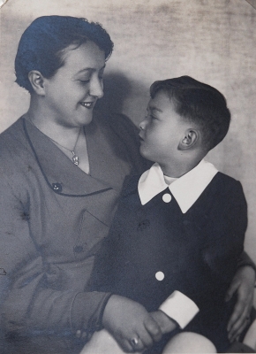 S maminkou Marií, 1934