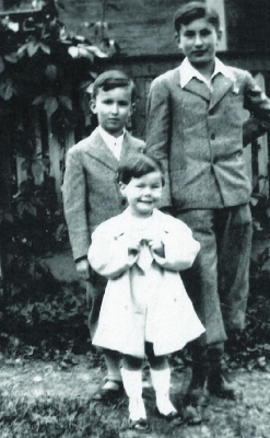 Rudolf Fantl (vpravo), mladší bratr Pavel
a sestřenice