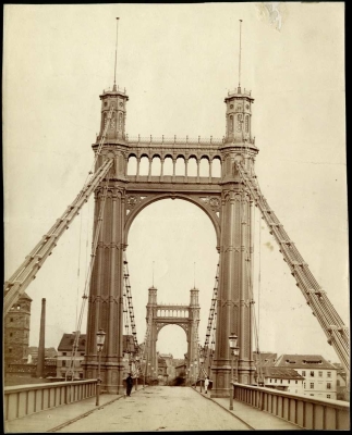 Průhled mostem Františka Josefa I. k Novému Městu patrně v době jeho dokončení roku 1868, foto František Fridrich