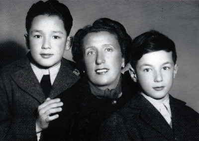 Hugo s mamičkou a bratom Rudym, júl 1939