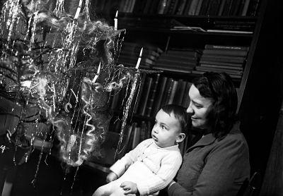 Petr Baum with his mother at the Christmas tree on
December 25, 1942