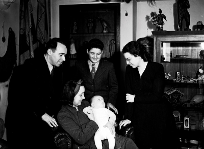 Jiří and Růžena Baum in the apartment in Vinohrady with little Petr
and Irena and Herbert Pollert on April 19, 1942