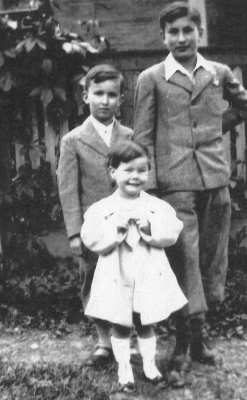 Rudolf Fantl (on the right), younger brother Pavel and a cousin