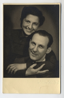 Lída& Zika Ascherovi krátce před svatbou, 1939 
foto: Karel Stehlík, AscherFamily Archive 