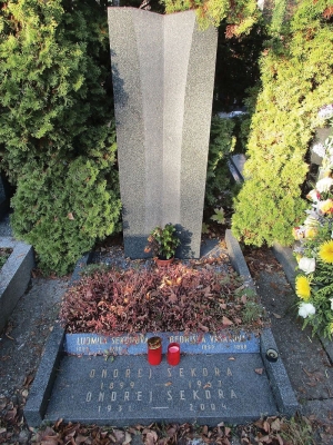 Hrob Ondřeje Sekory na hřbitově Malvazinky