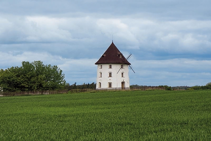 Větrný mlýn u Vrátna v okrese Mladá Boleslav