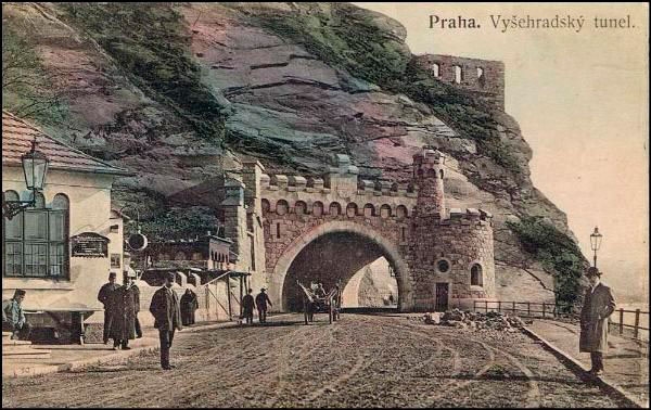 Vyšehradský tunel na dobové pohlednici, cca 1907
