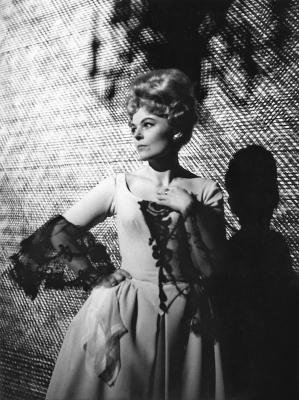 Eva Zikmundová jako Dona Elvíra v opeře Don Giovanni, 7. 2. 1969,  
foto © archiv Národního divadla