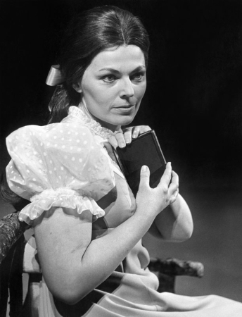 Eva Zikmundová jako Taťána v opeře Eugen Oněgin, 12. 12. 1969,   foto © archiv Národního divadla